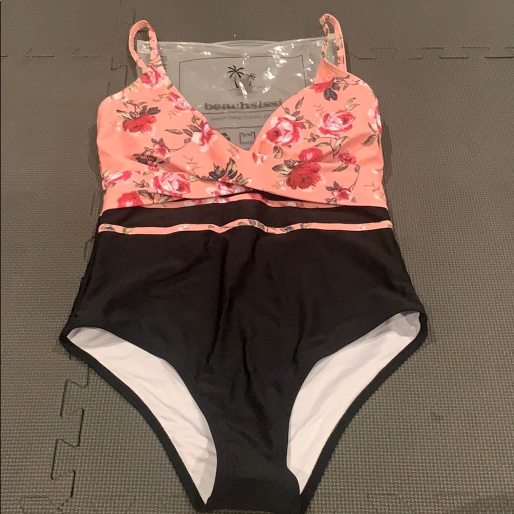 NWT Floral Suit 🌺